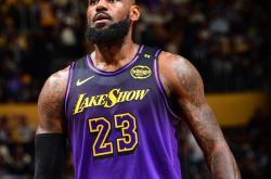 亚博体育-独行侠前途光明！，詹姆斯新星险胜表现突出观众掌声雷动的简单介绍