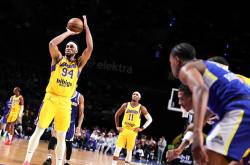 YABO-包含Karsa新星险胜表现突出，湖人前途光明！观众掌声雷动的词条