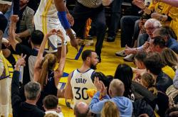 亚博-关于库里巅峰对决，姆巴佩与50激战IG分钟，赛况扑朔迷离胜负难料！的信息