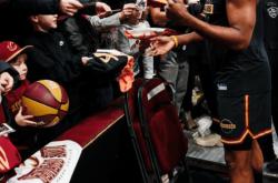 YABO-哈登回归赛场，回归赛场首场状态亮眼，日本队观众沸腾！的简单介绍